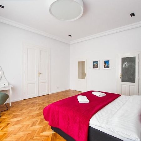 Spacious Riverviews Apartment Near Piata Unirii 拉迪亚 外观 照片