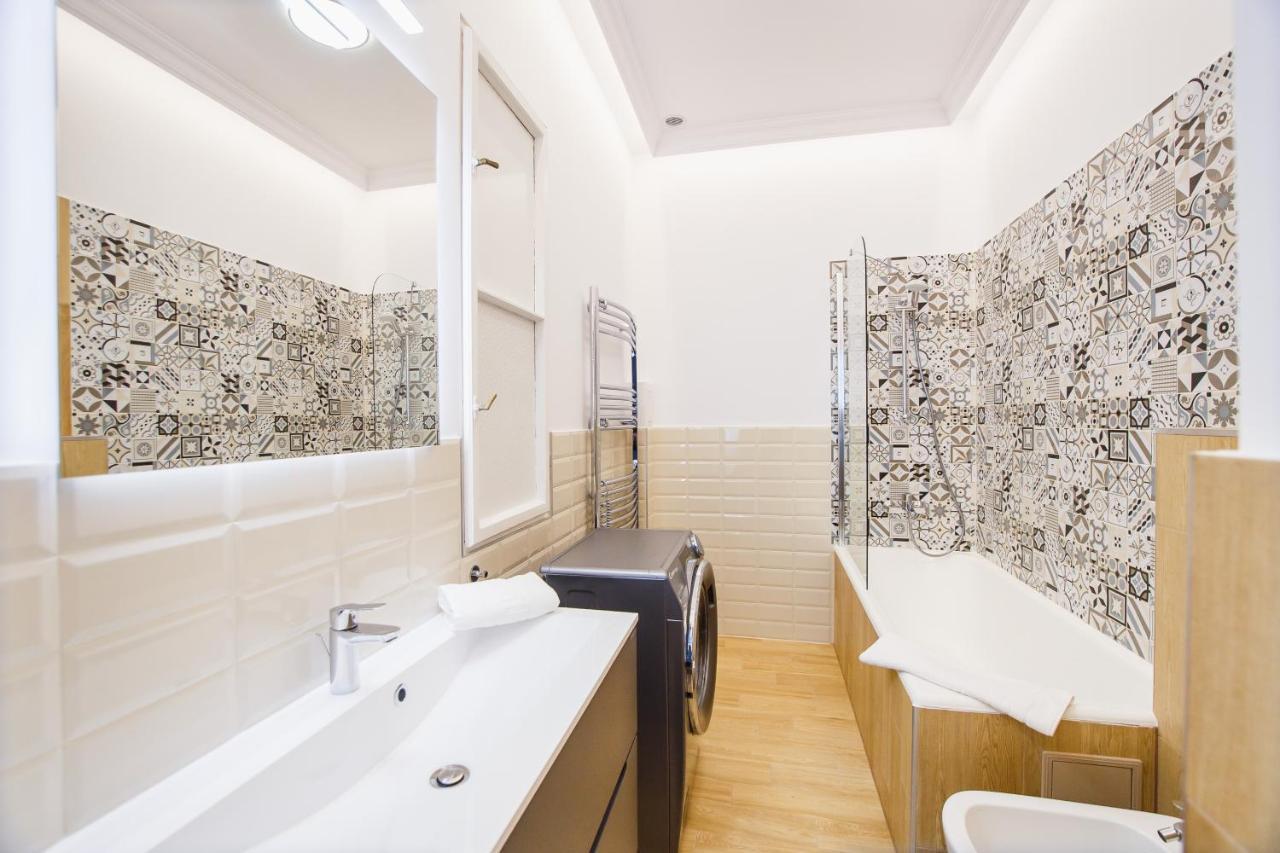 Spacious Riverviews Apartment Near Piata Unirii 拉迪亚 外观 照片