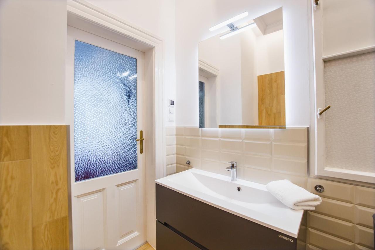 Spacious Riverviews Apartment Near Piata Unirii 拉迪亚 外观 照片