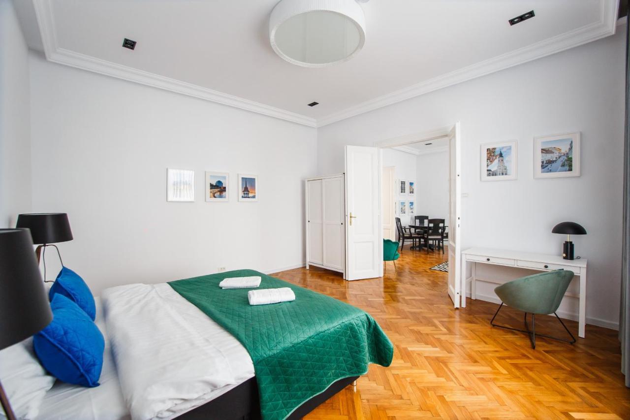 Spacious Riverviews Apartment Near Piata Unirii 拉迪亚 外观 照片